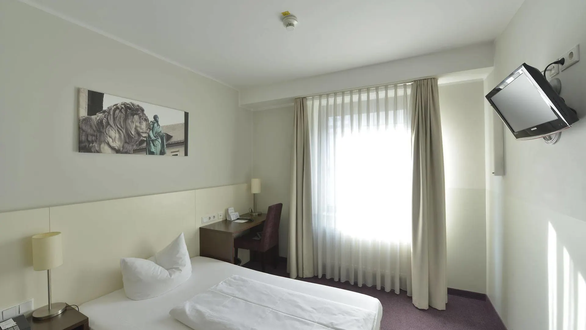 Hotel Dolomit Munich