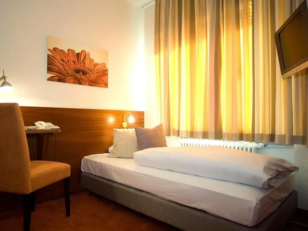 Hotel Dolomit Munich